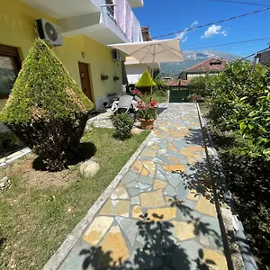 arthurs-apartment-gjirokaster.albaniahotels.org/